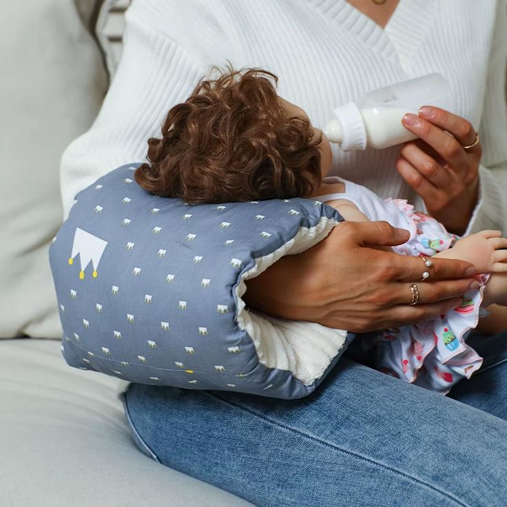 Arm support pillow